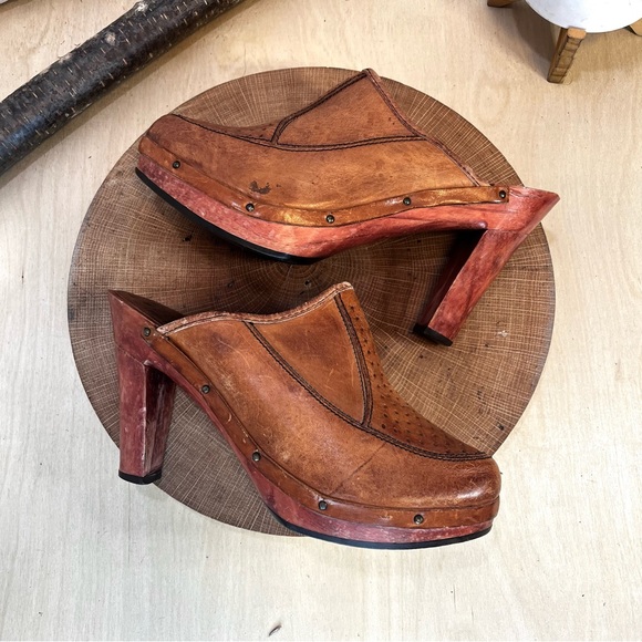 Capeto | Vintage 70’s Wooden Heeled Leather Mules in Brown Size 9 - Picture 1 of 13